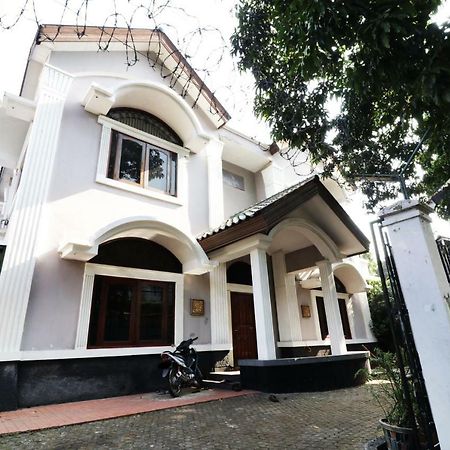 Ostello Backpack Syariah Cempaka Putih Barat Giacarta Esterno foto