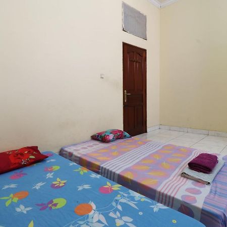 Ostello Backpack Syariah Cempaka Putih Barat Giacarta Esterno foto