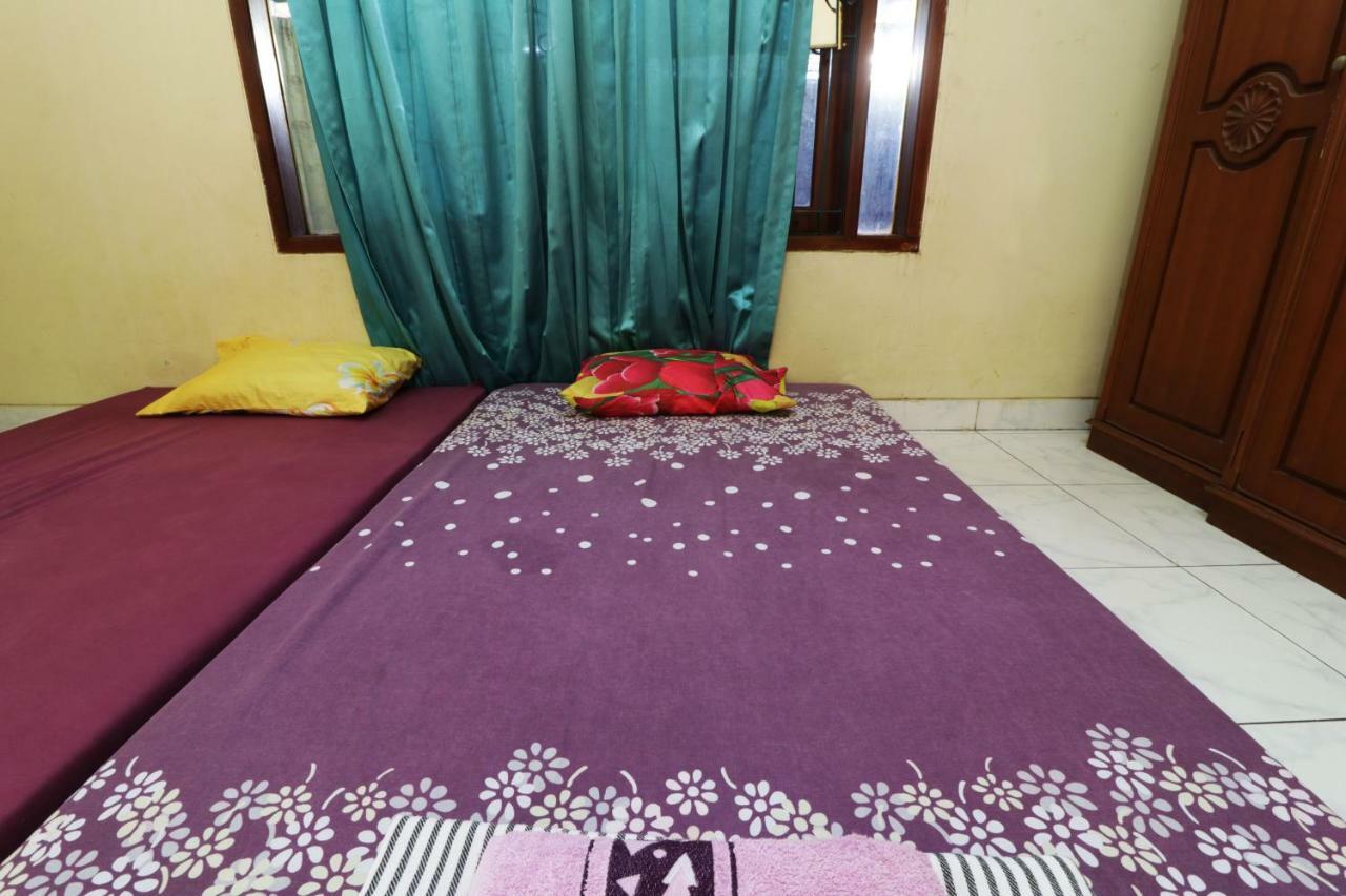 Ostello Backpack Syariah Cempaka Putih Barat Giacarta Esterno foto