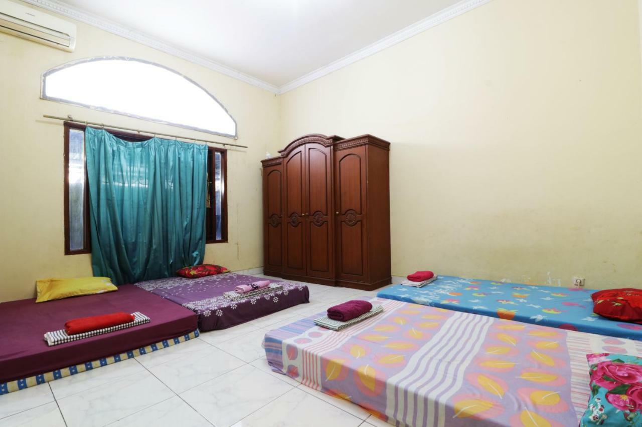 Ostello Backpack Syariah Cempaka Putih Barat Giacarta Esterno foto
