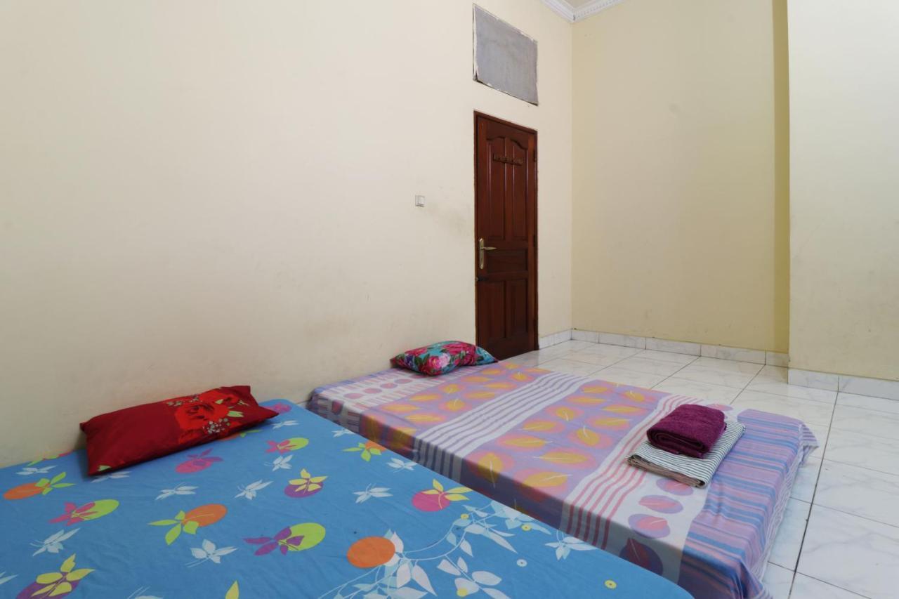 Ostello Backpack Syariah Cempaka Putih Barat Giacarta Esterno foto