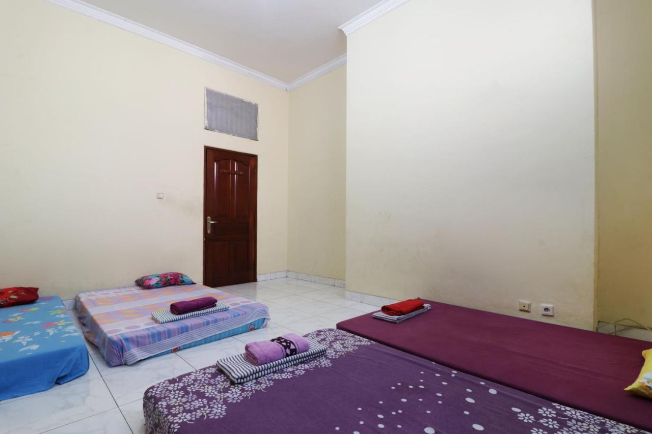 Ostello Backpack Syariah Cempaka Putih Barat Giacarta Esterno foto