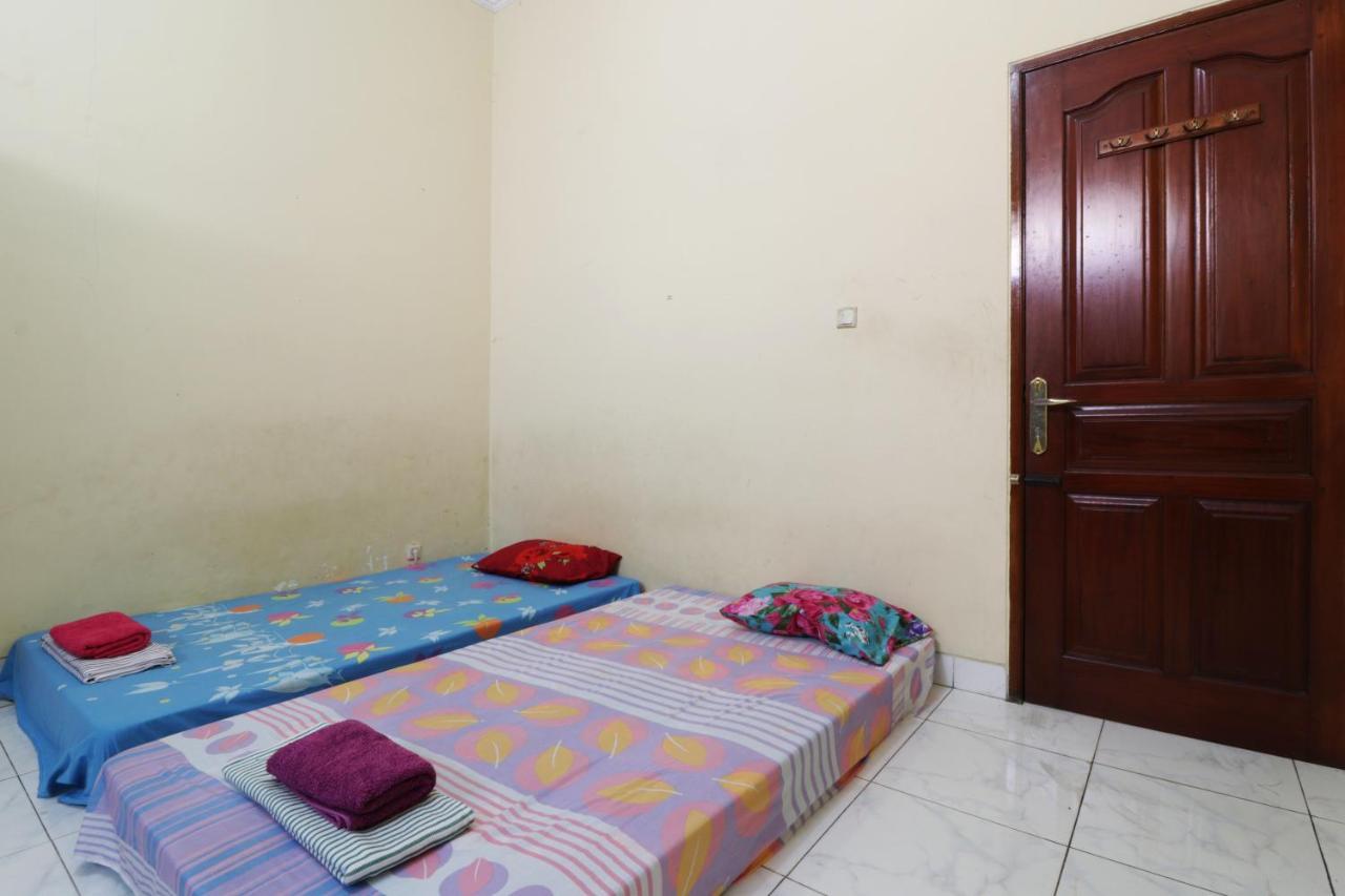 Ostello Backpack Syariah Cempaka Putih Barat Giacarta Esterno foto